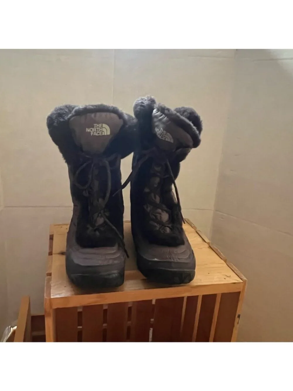 The North Face Size 8 Brown  Faux Fur Lined Quilted Goose Down Winter Boot